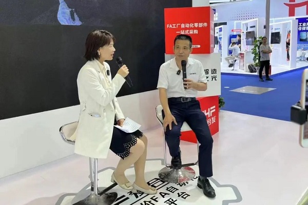 現(xiàn)場(chǎng)直播，暢談發(fā)展